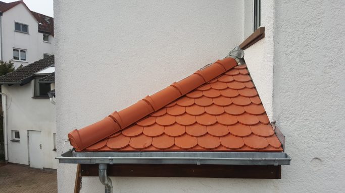 Eindeckung Vordach mit Biberschanzziegeln