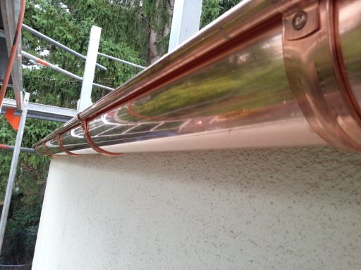 Halbrunde Dachrinne aus Kupfer