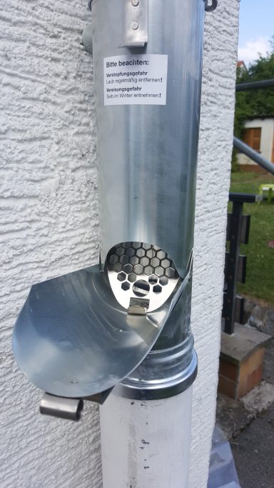 Regenwasserklappe Titanzink im Fallrohr