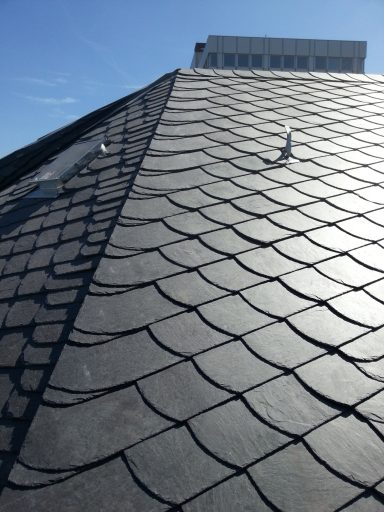 Schiefer Deutsche Deckung
